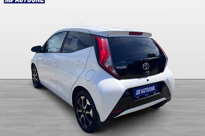 Hvid Toyota Aygo fra 2020
