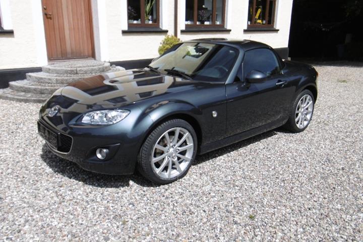 Grå Mazda MX-5 fra 2009 set udefra