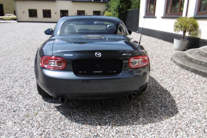 Grå Mazda MX-5 fra 2009