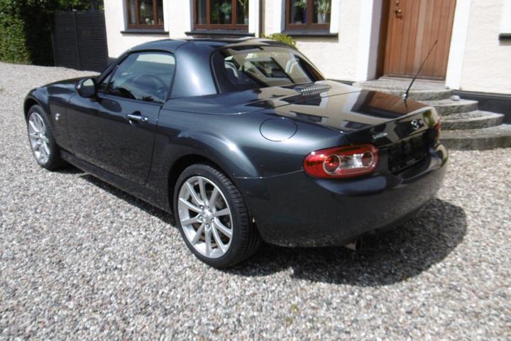 Grå Mazda MX-5 fra 2009