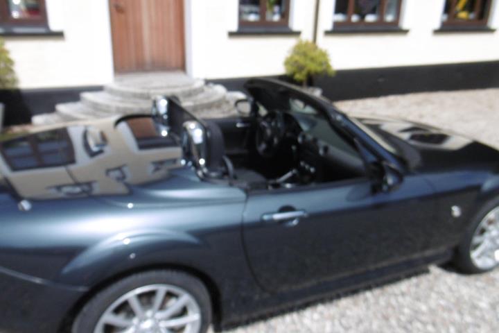 Grå Mazda MX-5 fra 2009