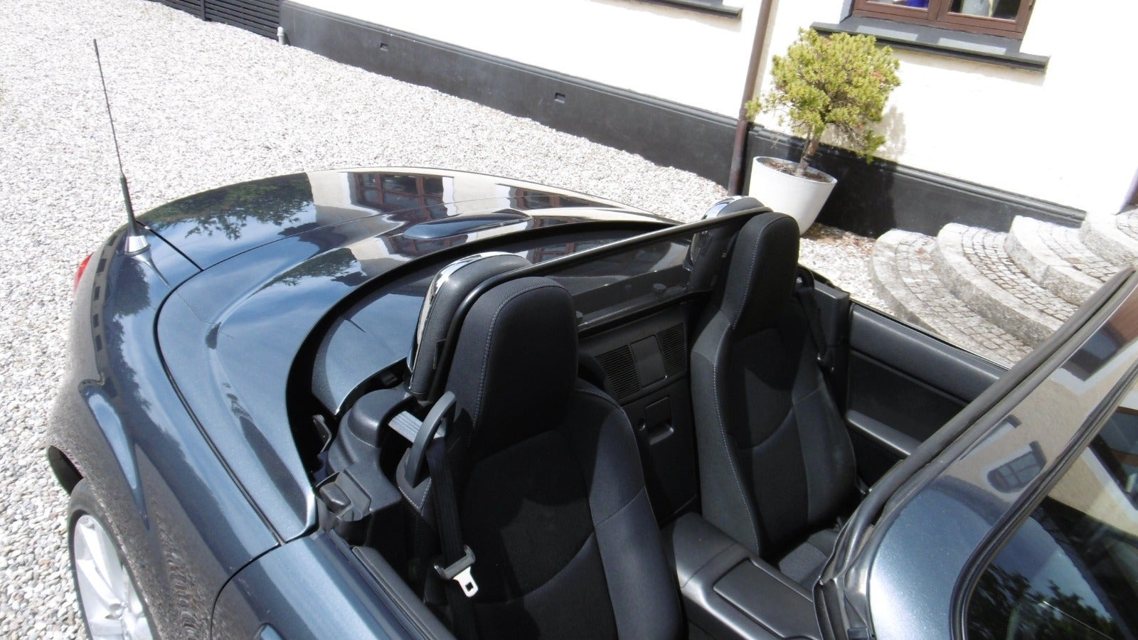 Grå Mazda MX-5 fra 2009