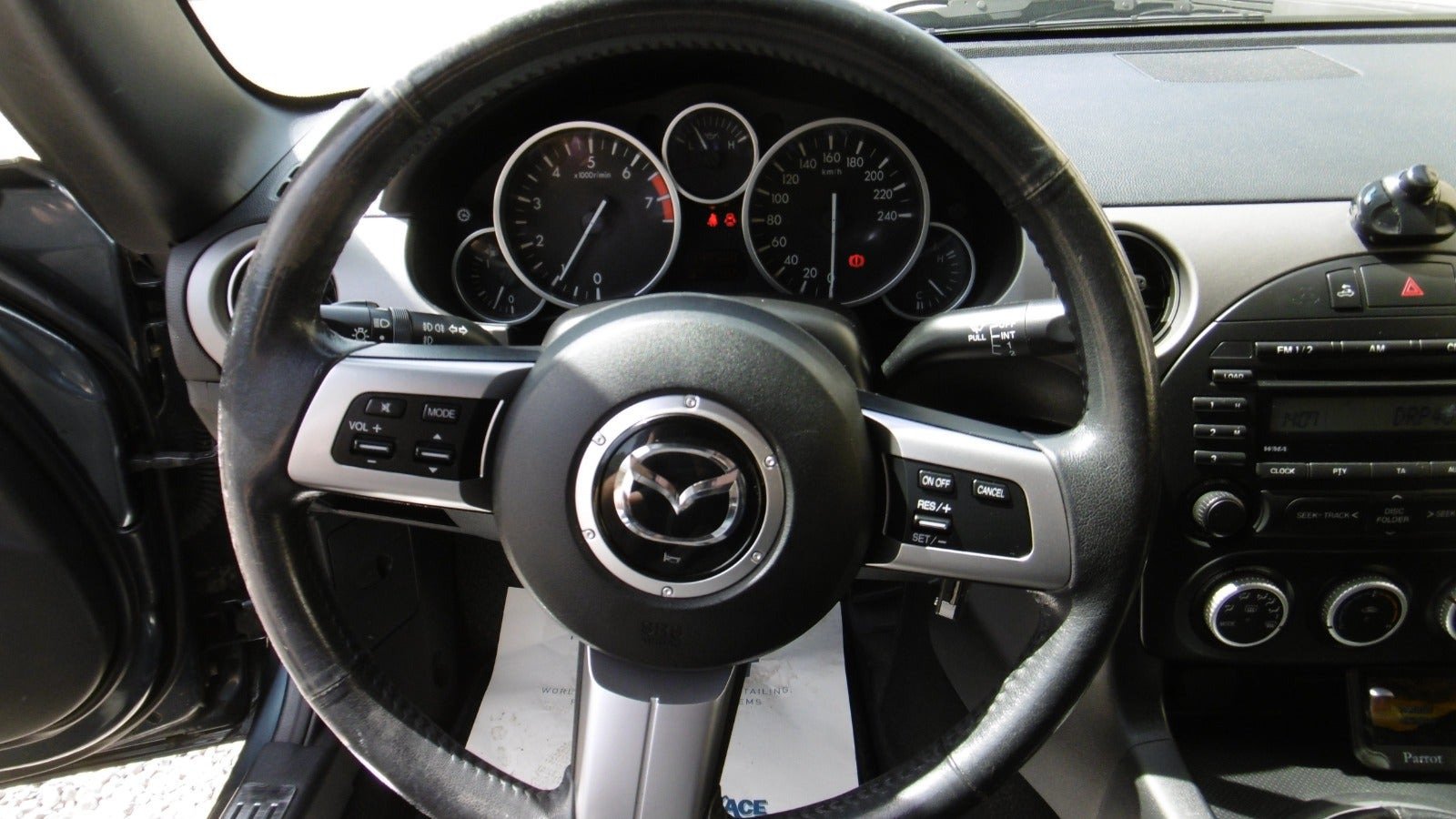 Grå Mazda MX-5 fra 2009