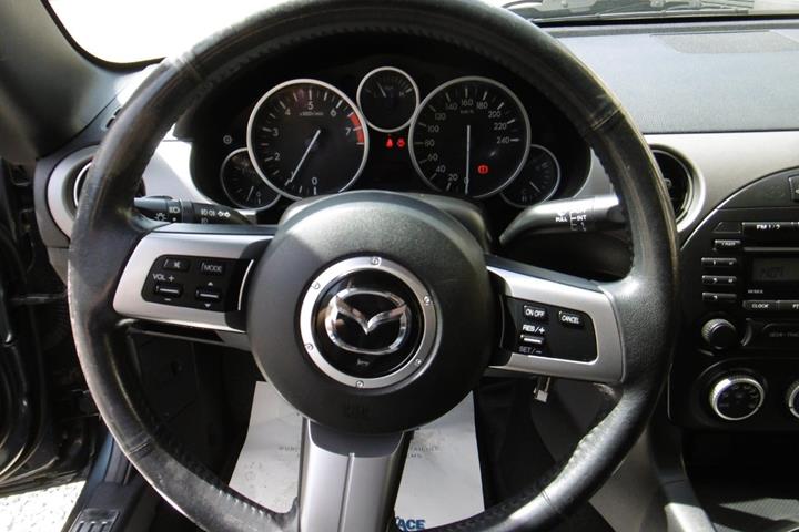 Grå Mazda MX-5 fra 2009