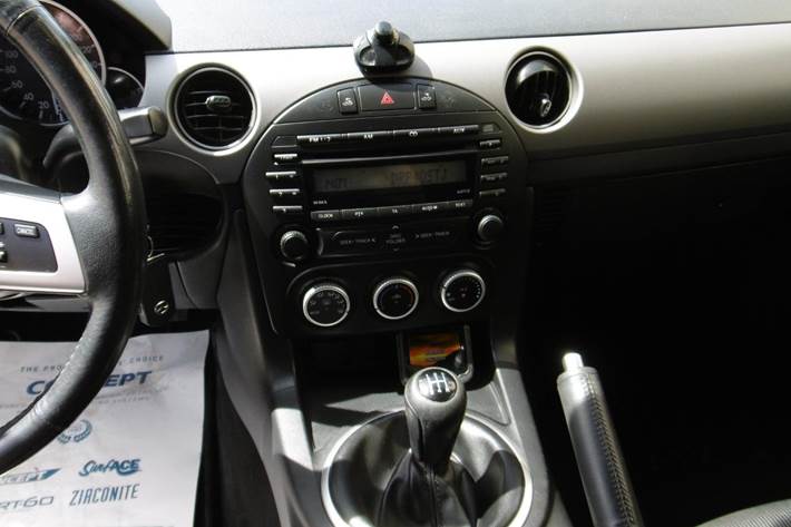 Grå Mazda MX-5 fra 2009