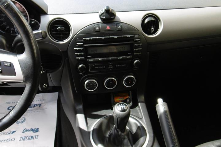 Grå Mazda MX-5 fra 2009