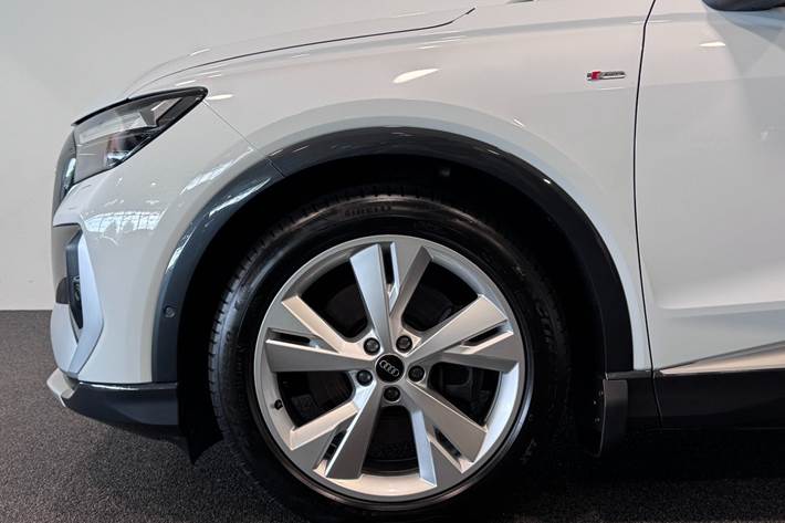 Hvid Audi Q4 e-tron fra 2023