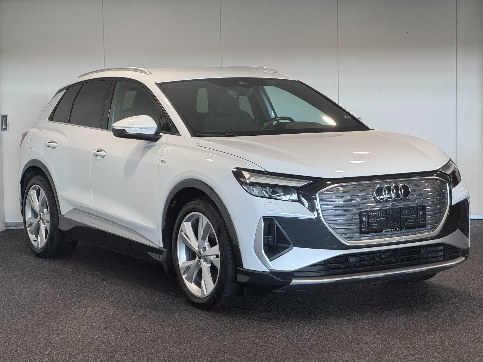 Hvid Audi Q4 e-tron fra 2023