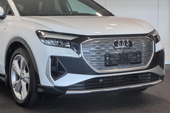 Hvid Audi Q4 e-tron fra 2023