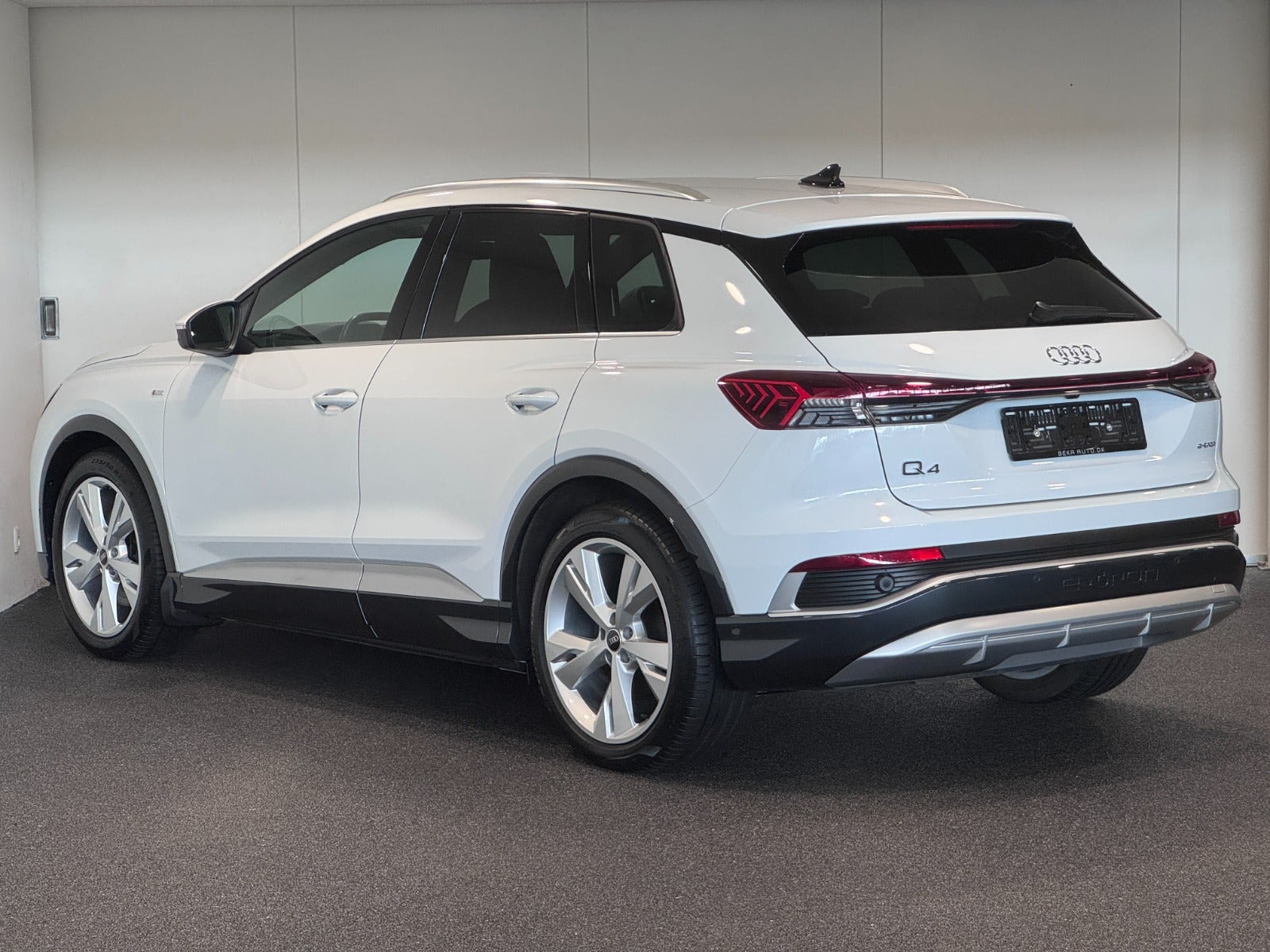 Hvid Audi Q4 e-tron fra 2023