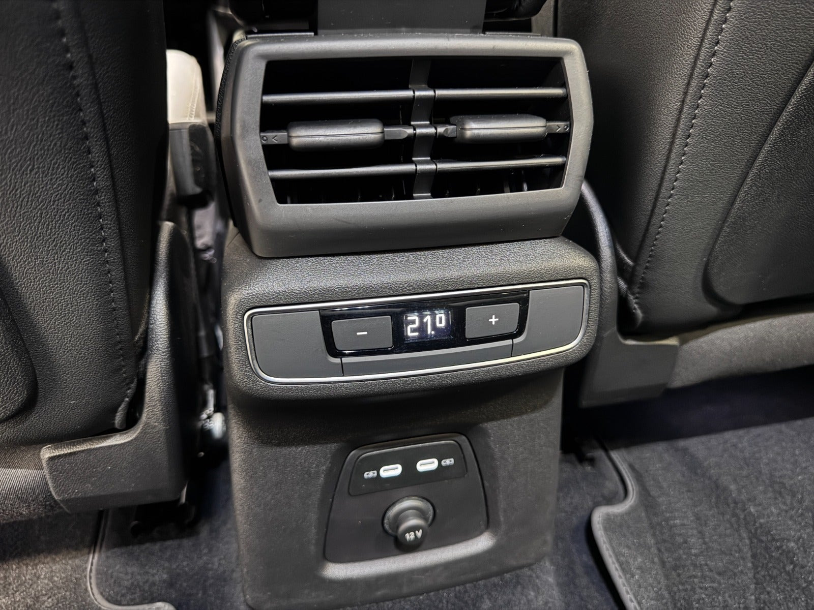 Hvid Audi Q4 e-tron fra 2023