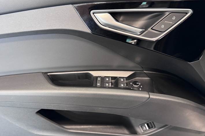 Hvid Audi Q4 e-tron fra 2023