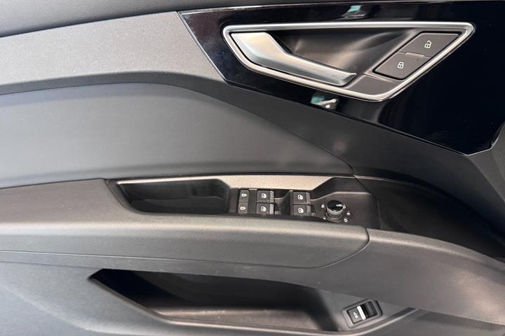 Hvid Audi Q4 e-tron fra 2023