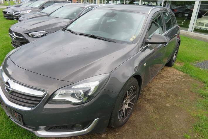 Grå Opel Insignia fra 2016