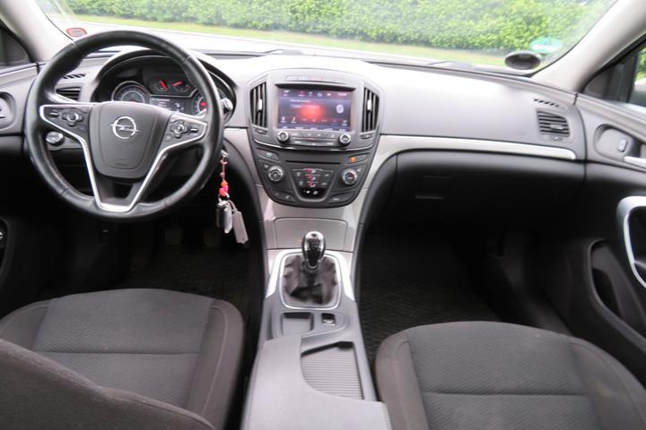 Grå Opel Insignia fra 2016