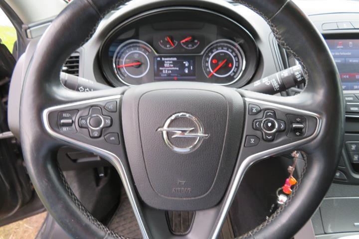 Grå Opel Insignia fra 2016