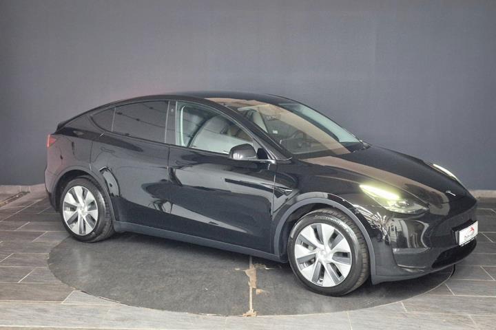 Sort Tesla Model Y fra 2024