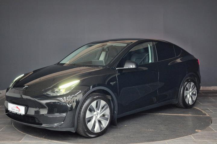 Sort Tesla Model Y fra 2024