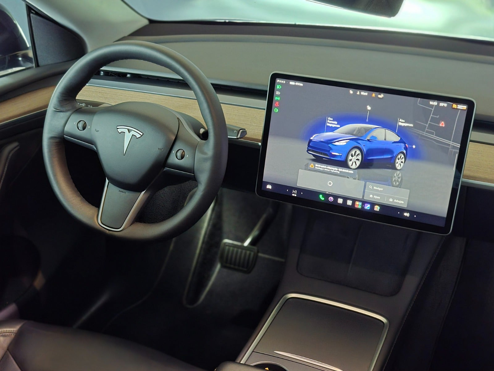 Sort Tesla Model Y fra 2024