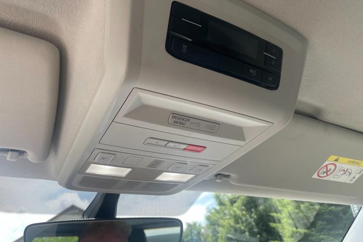 Sølv VW Transporter fra 2024