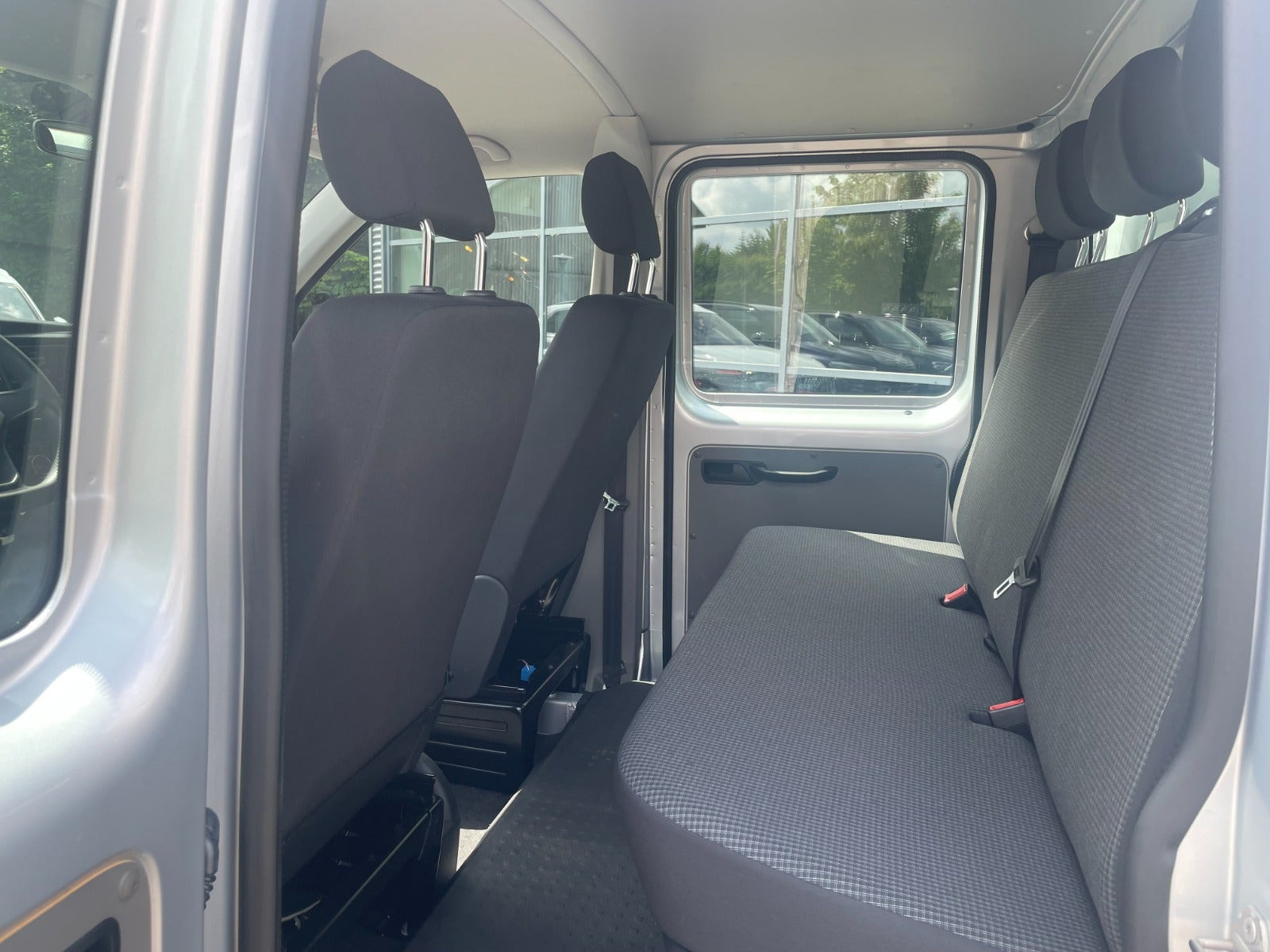 Sølv VW Transporter fra 2024