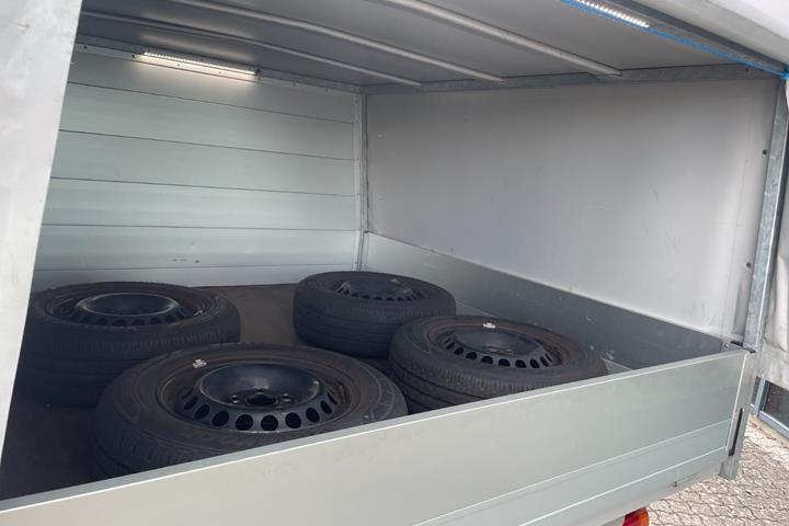 Sølv VW Transporter fra 2024