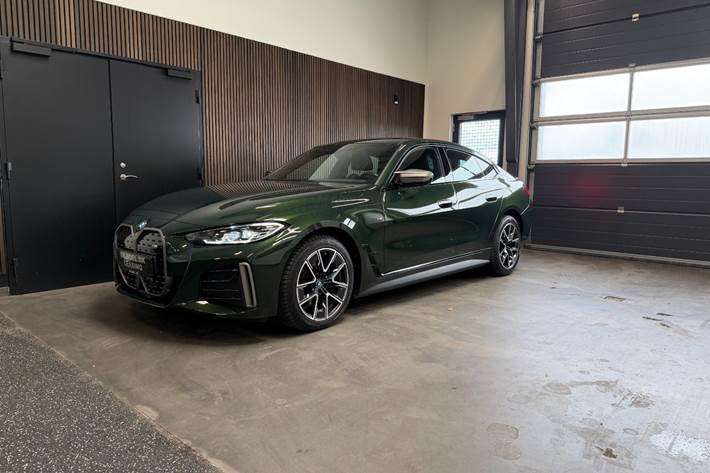 Grøn BMW i4 fra 2024