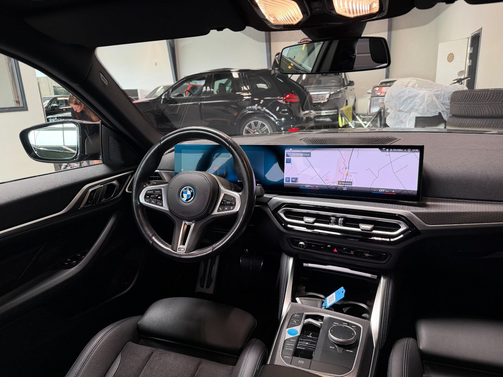 Grøn BMW i4 fra 2024