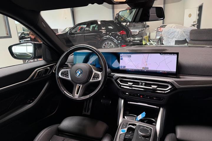 Grøn BMW i4 fra 2024