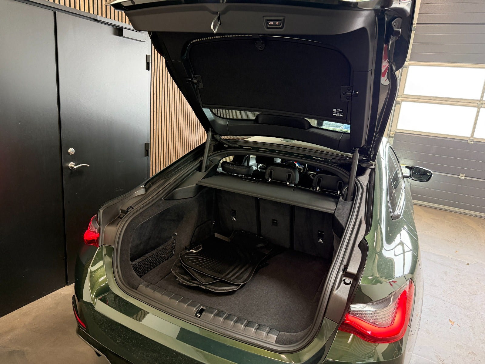 Grøn BMW i4 fra 2024