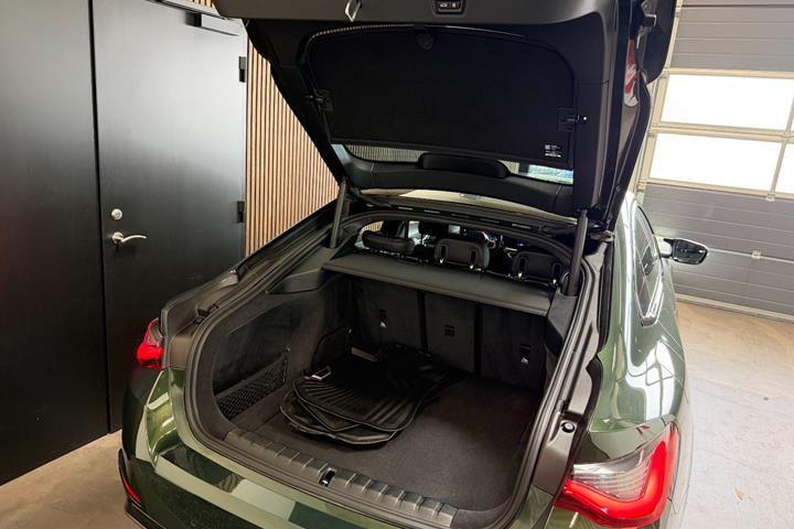 Grøn BMW i4 fra 2024