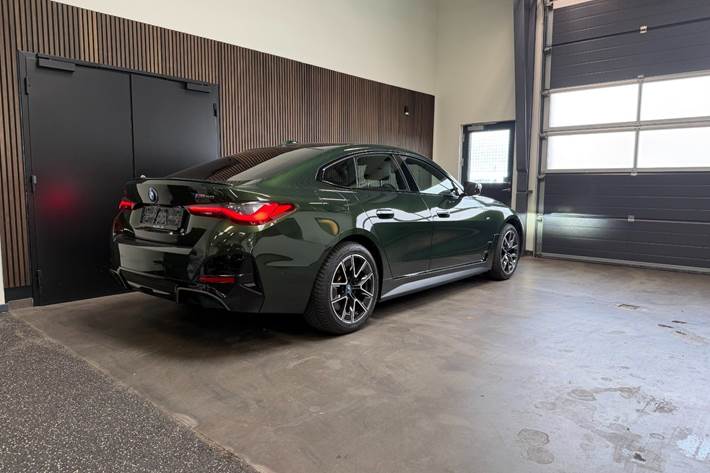 Grøn BMW i4 fra 2024