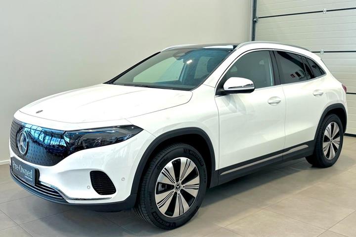 Hvid Mercedes EQA300 fra 2025 set udefra