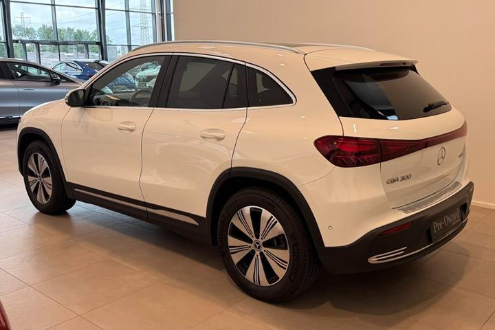 Hvid Mercedes EQA300 fra 2025