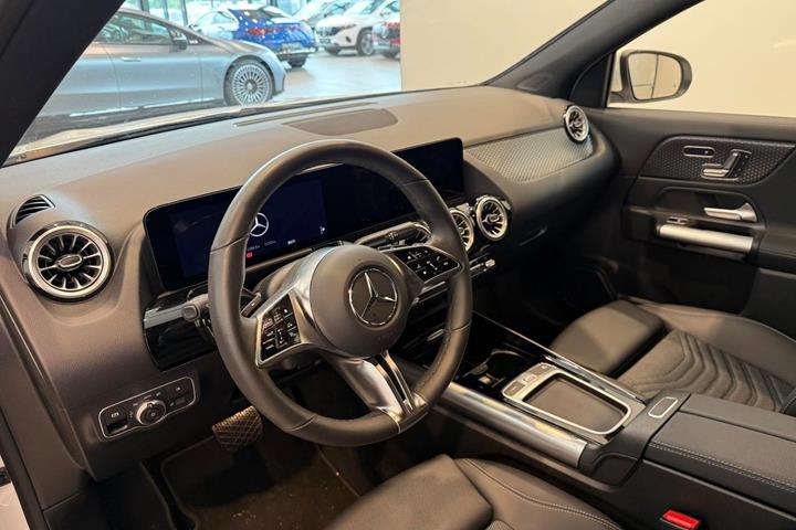 Hvid Mercedes EQA300 fra 2025