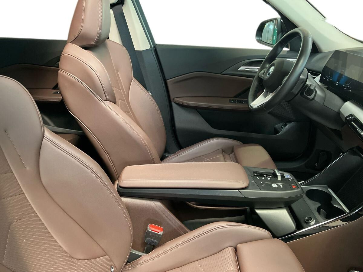 Sort BMW iX1 fra 2024