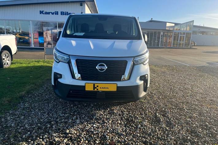 Hvid Nissan Primastar fra 2024