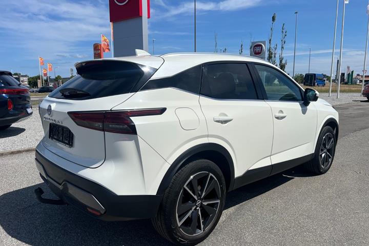 Hvid Nissan Qashqai fra 2022