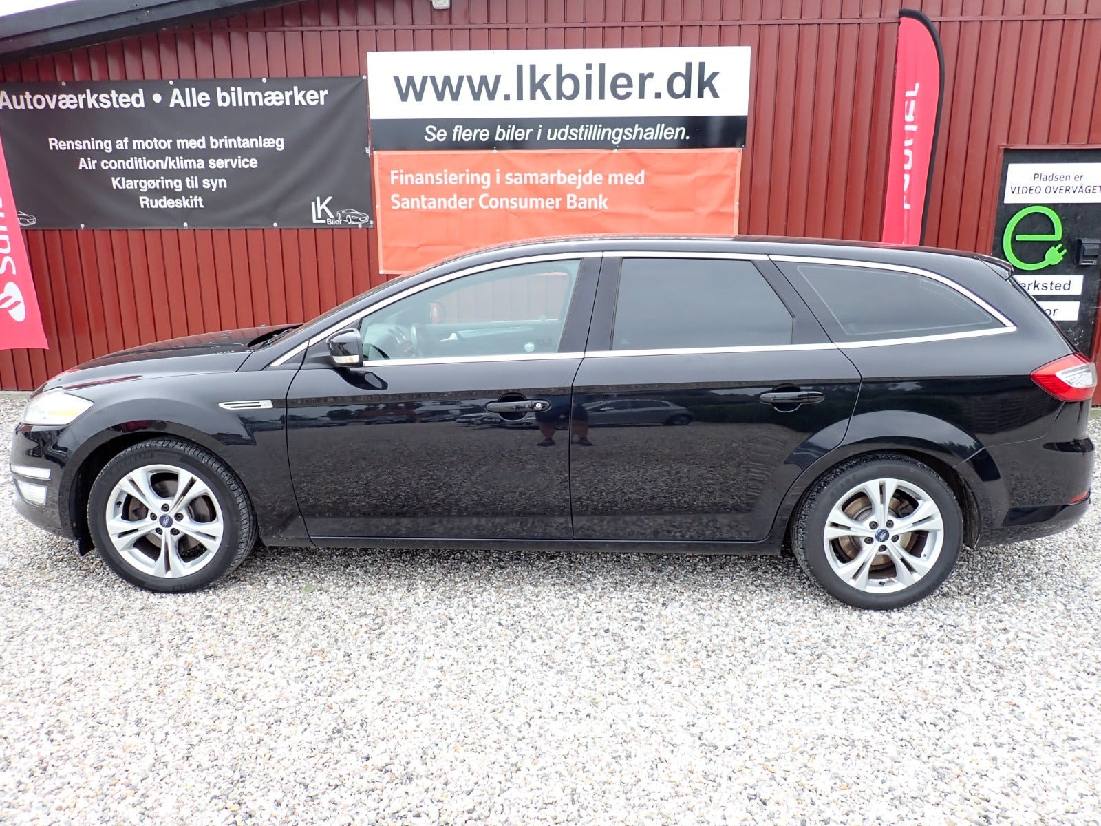 Sort Ford Mondeo fra 2014