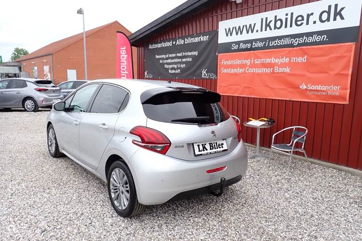 Sølv Peugeot 208 fra 2016