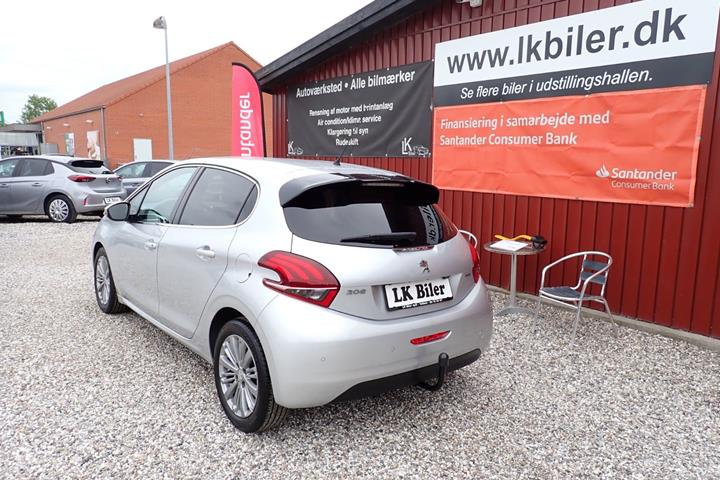 Sølv Peugeot 208 fra 2016