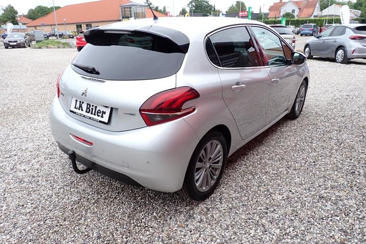 Sølv Peugeot 208 fra 2016
