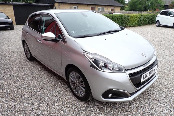 Sølv Peugeot 208 fra 2016
