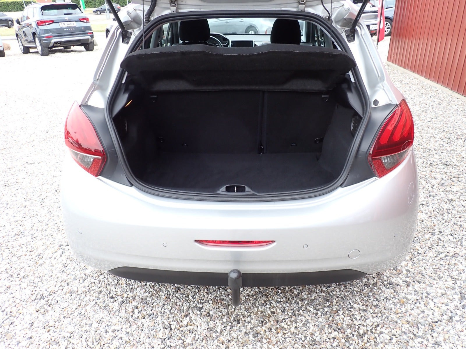 Sølv Peugeot 208 fra 2016