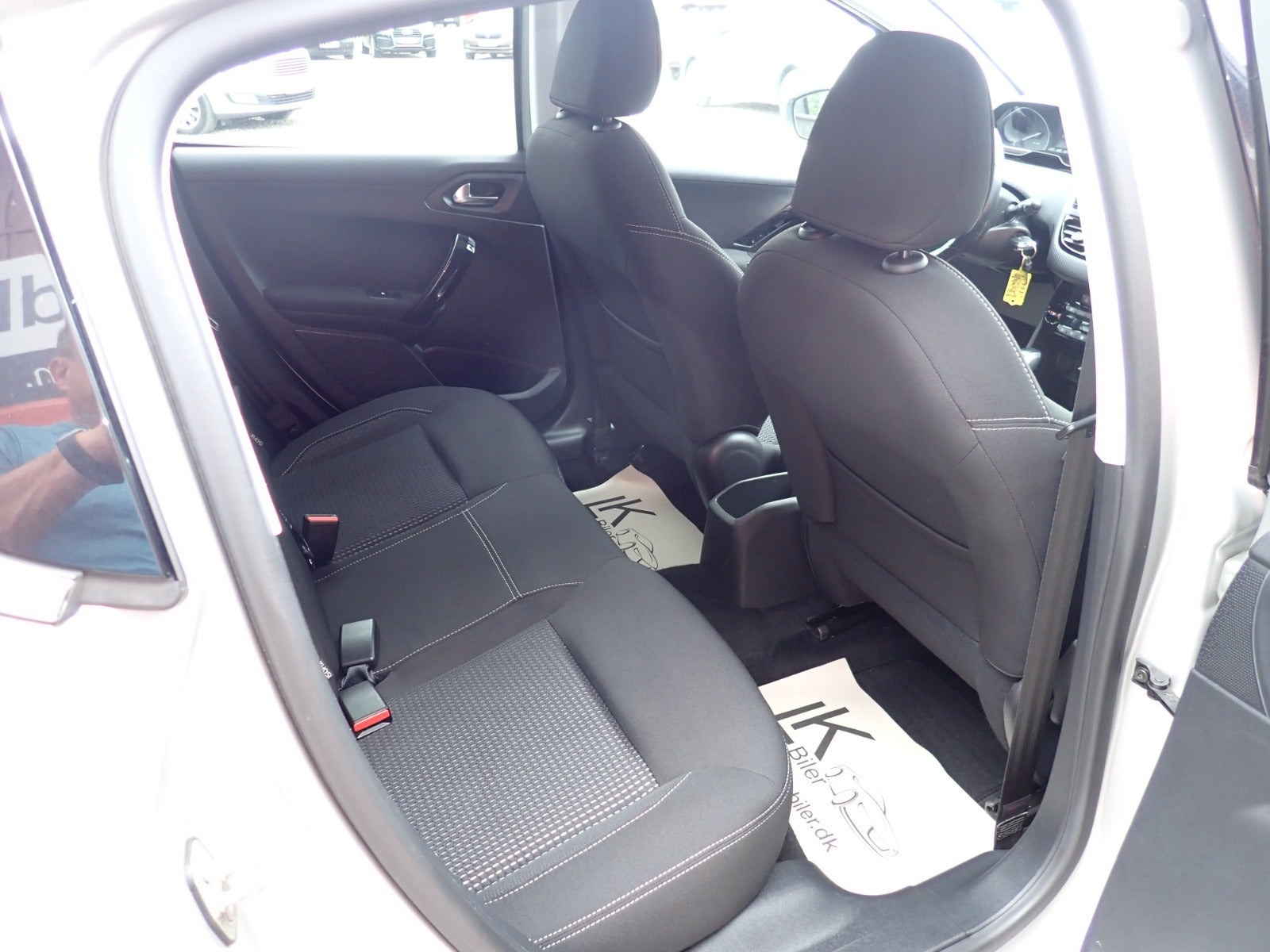 Sølv Peugeot 208 fra 2016