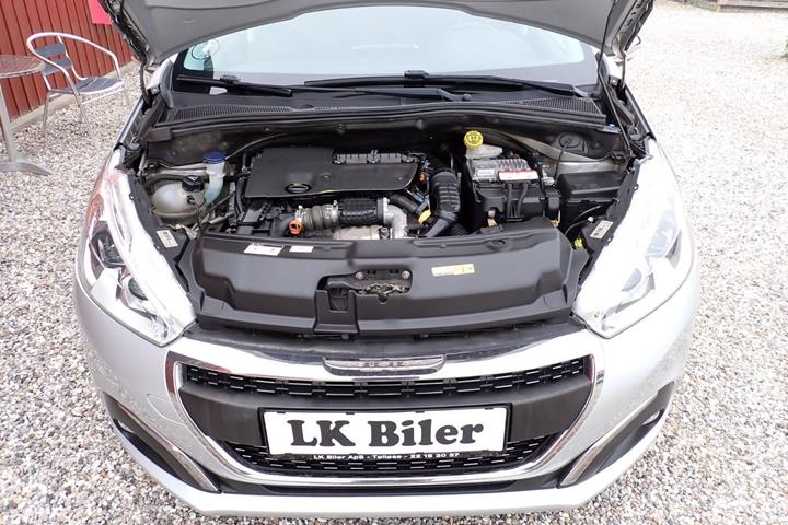 Sølv Peugeot 208 fra 2016