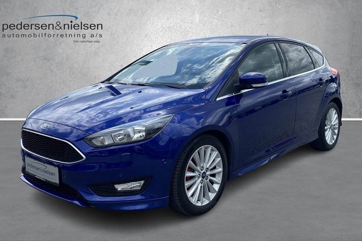 Blå Ford Focus fra 2017