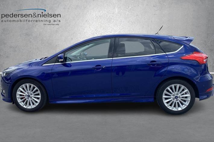 Blå Ford Focus fra 2017