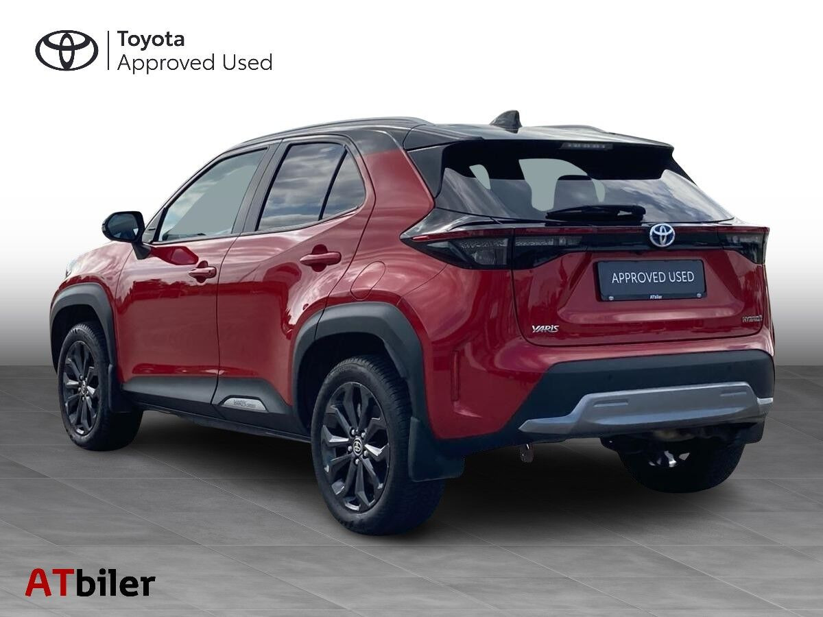 Rød Toyota Yaris Cross fra 2022