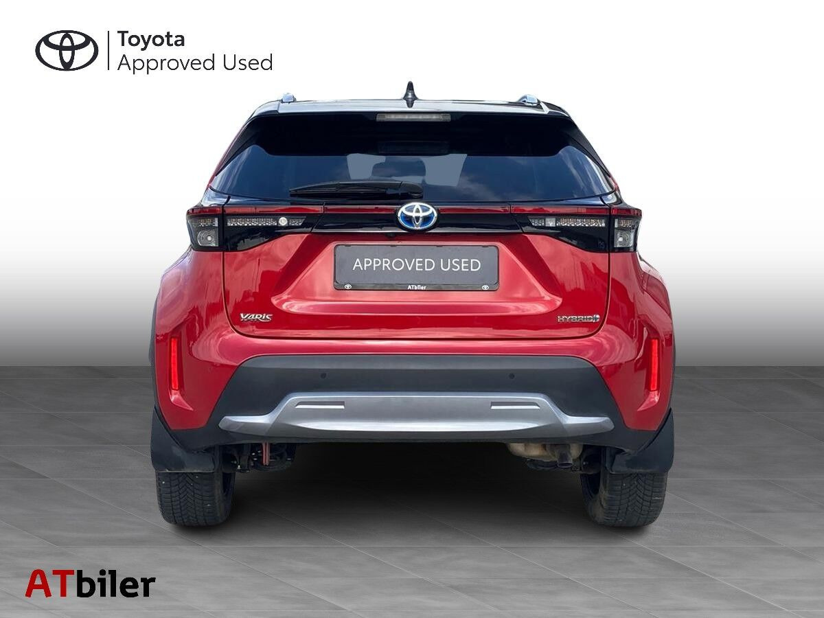 Rød Toyota Yaris Cross fra 2022